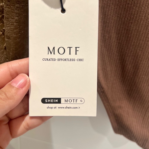 SHEIN Motf body suit with puff sleeves - Picture 3 of 3